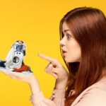 Stendino elettrico a basso consumo con vestiti asciutti, ideale per uso domestico.